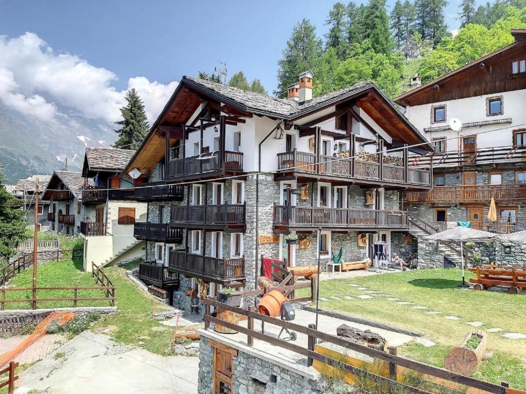 Casa Lo Tze Apartment Valtournenche Luaran gambar